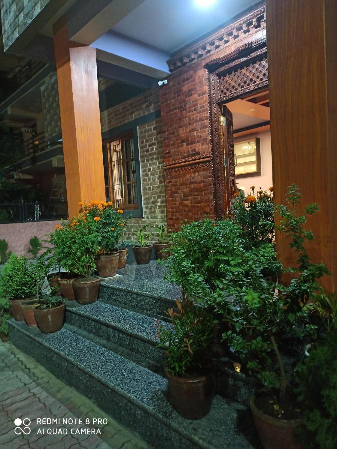 Hotel Namo Buddha ソーラハ エクステリア 写真